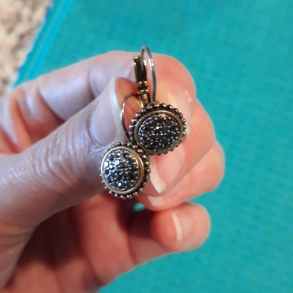 Earings - Picture 2 of 3